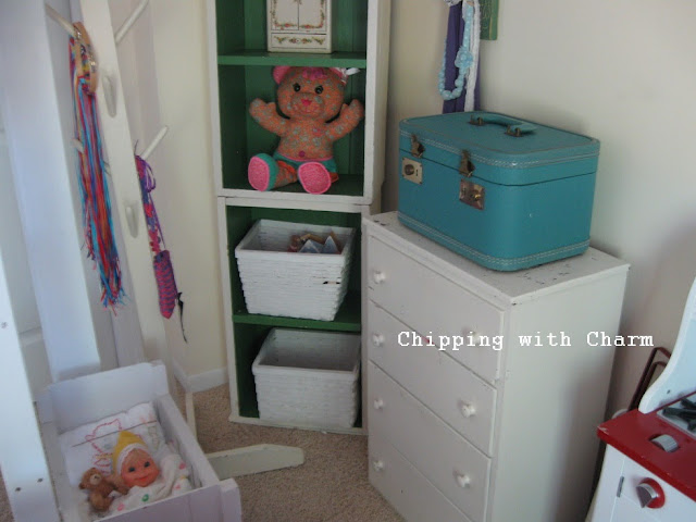 Chipping with Charm:  Lofted Cottage Bed...http://www.chippingwithcharm.blogspot.com/