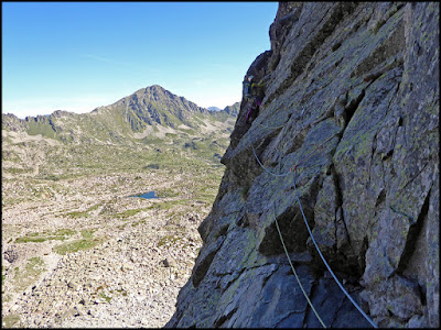 Escalando el segundo largo del Espolón Nor Oeste del Ribuls