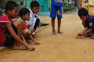 5 Permainan Masa Kecil Yang Membuat Kita Tertawa Saat Mengingatnya