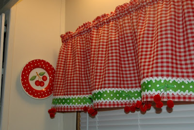 Kitchen Tier Curtain Sets on Gingham Valance Curtain Set Fleetwood Tier Coverlet Diaper Holder