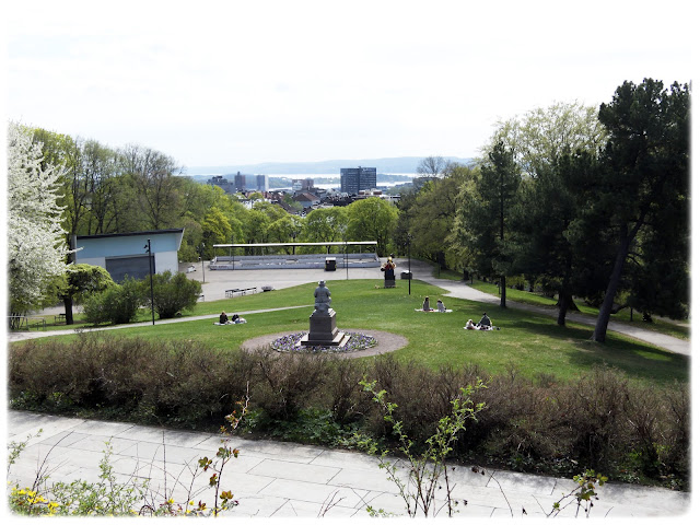 Fin utsikt fra St. Hanshaugen park ned til Oslo sentrum...