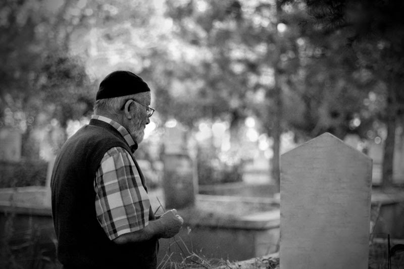 Kabir Ziyareti "Kabir Ziyaretinin Adabı" Kabir Ziyaretinde Okunacak Dualar Neler? Nasıl Davranılmalı?