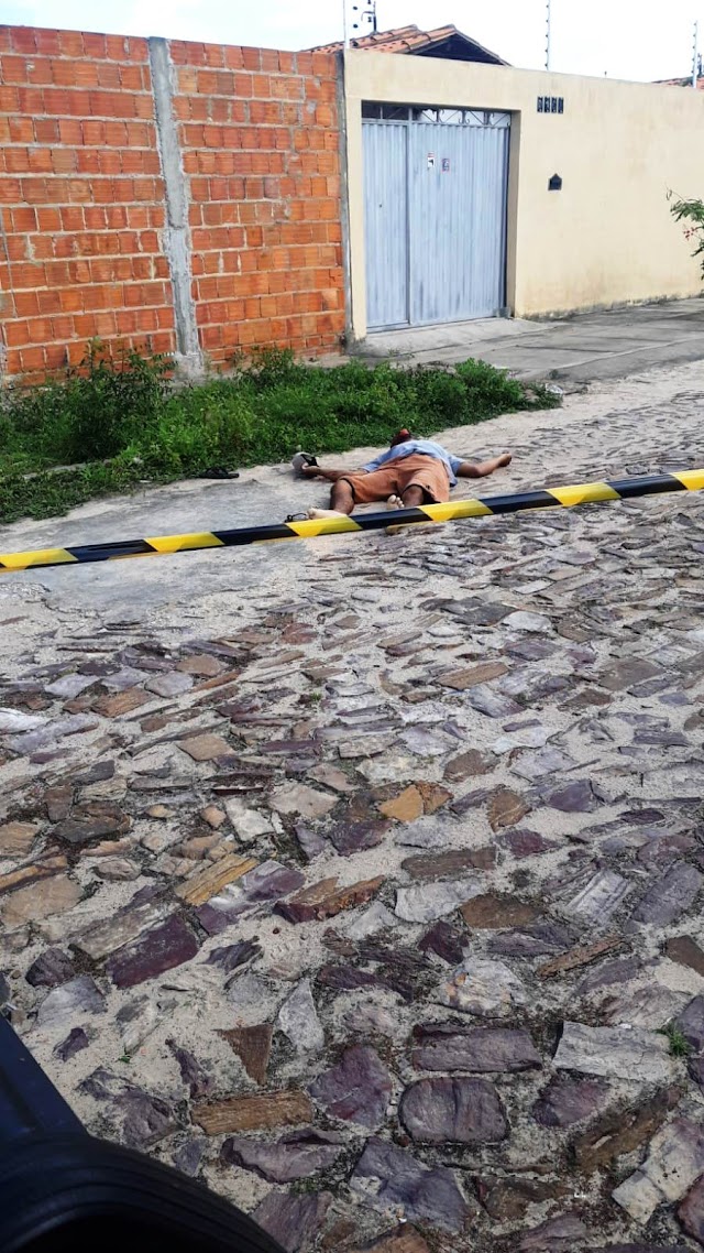 Homem encontrado morto a tiros em via pública do Residencial Simplício Dias é identificado