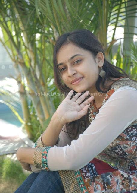 Bus Stop  Actress Sree Divya Stills