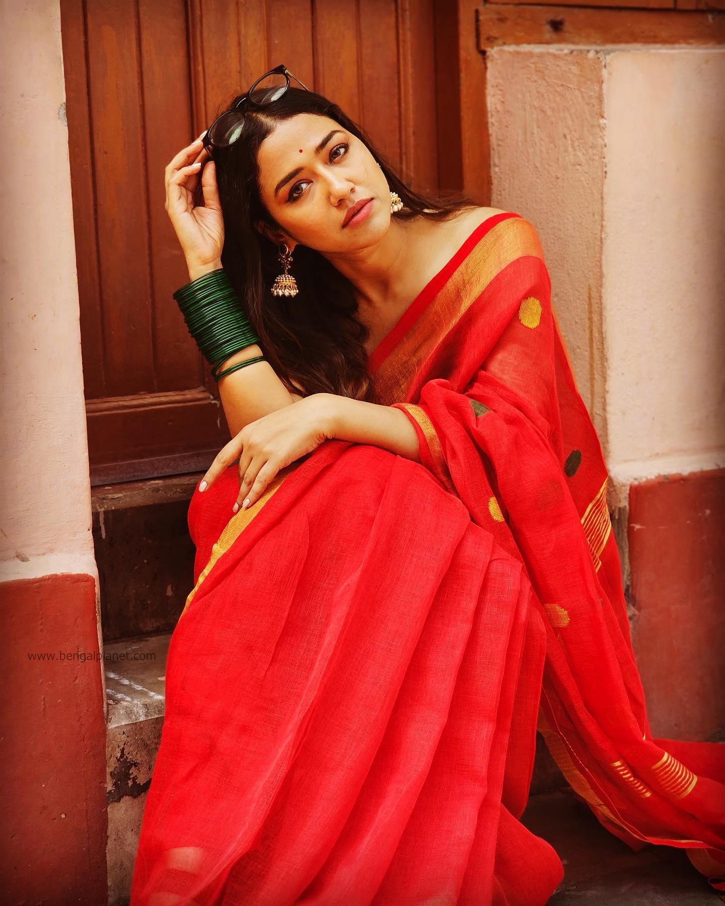 Sohini-Sarkar-cute-and-stunning-photoshoot-in-Saree-02-Bengalplanet.com