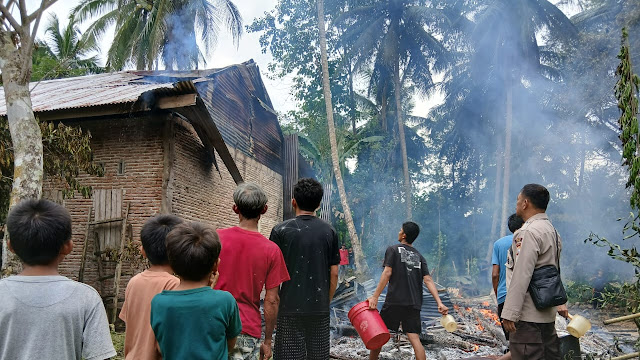 Ditinggal ke Kebun, Dua Rumah Warga di Sinjai Tengah Terbakar Akibat Arus Listrik