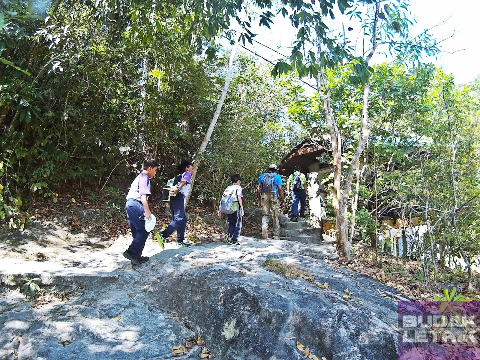 Budak Letrik: Menjejak Monkey Beach-Rumah Api Muka Head