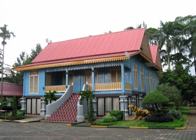 Rumah Adat Kepulauan Riau Lengkap Gambar dan Keterangannya