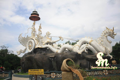 Patung Tugu Rato Nago Besanding