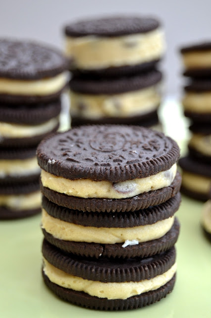 Oreo cookies with a cookie dough filling