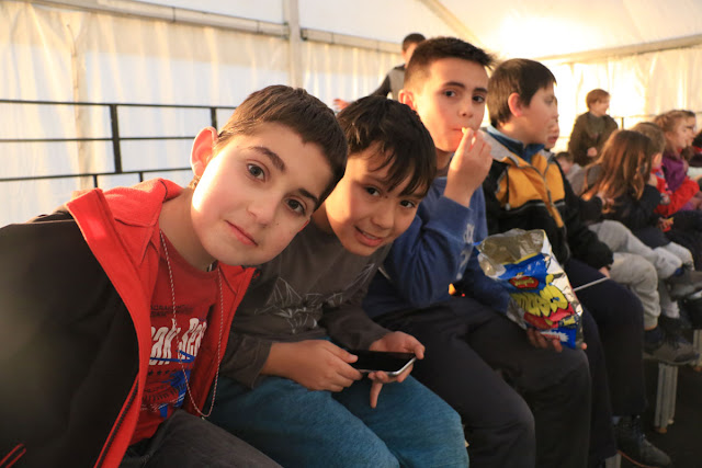 Niños durante los juegos infantiles en las fiestas de Kastrexana