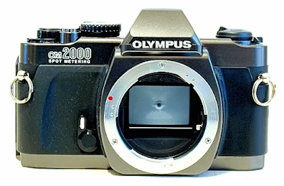 Olympus OM-2000, Front