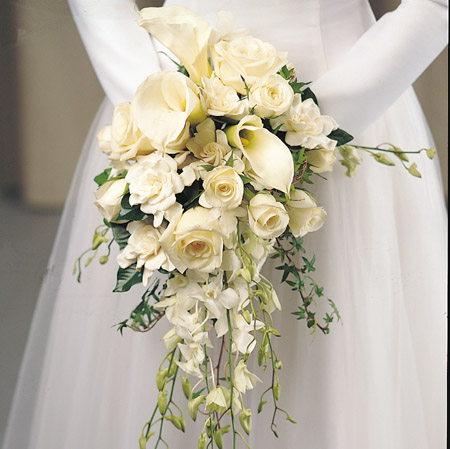 White rose and calla lily bouquets will make a stunning addition to your 