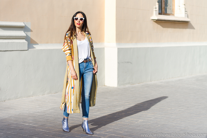 tendencias streetstyle Influencer blogger valencia con look urban chic comodo estiloso primavera chaqueta kimono esampado NÜ Denmark y jeans Meltin Pot