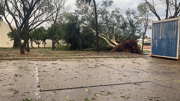 Temporal e chuva de granizo causam estragos em municípios do Pontal do Paranapanema