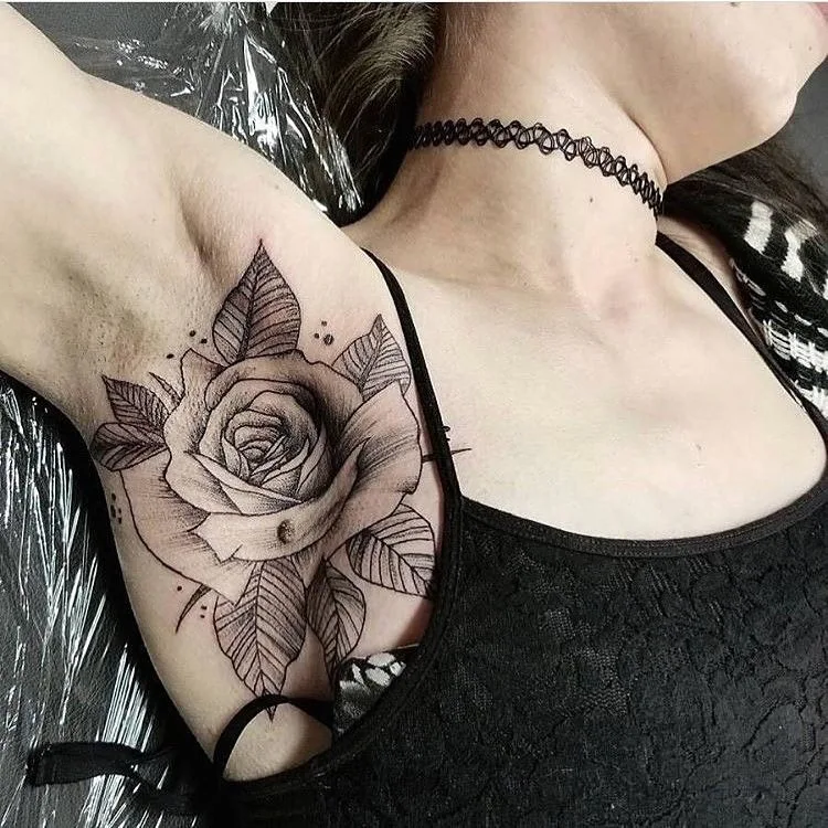 Tatuajes en las axilas para mujeres