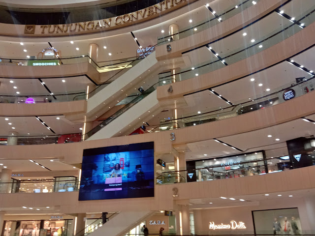 Atrium Tunjungan Plaza 3