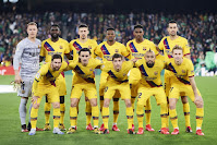 F. C. BARCELONA. Temporada 2019-20. Ter Stegen, Umtiti, Lenglet, Semedo, Junior, Busquets. Messi, Griezmann, Sergi Roberto, Arturo Vidal, Frenkie De Jong. REAL BETIS BALOMPIÉ 2 F. C. BARCELONA 3. 09/02/2020. Campeonato de Liga de 1ª División, jornada 23. Sevilla, estadio Benito Villamarín (54.526 espectadores). GOLES: 1-0: 6’, Canales, de penalti. 1-1: 8’, Frenkie De Jong. 2-1: 27’, Fekir. 2-2: 45’, Busquets. 2-3: 72’, Lenglet.