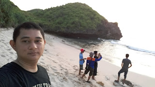 PANTAI SRAU PACITAN Runian Jilid 2