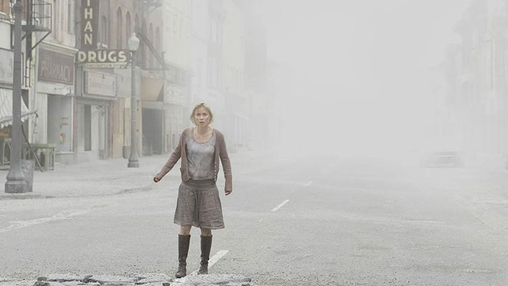 Radha Mitchell como Rose no filme 'Terror em Silent Hill', de Christophe Gans