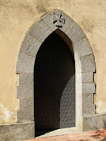 Porta d'entrada a la capella de Can Rabassa