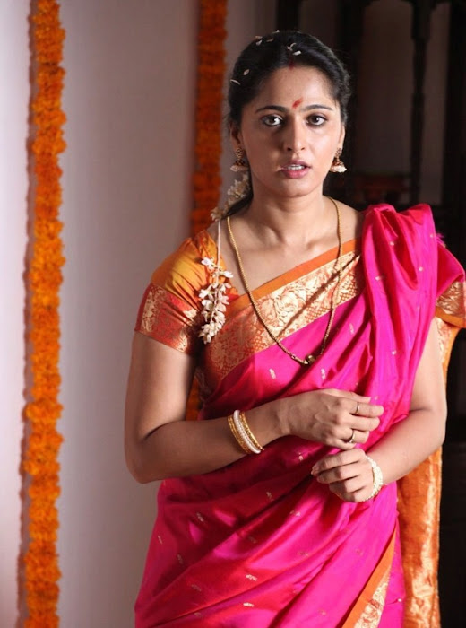 anushka shetty in first night scene saree