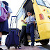 آباء يتناوبون على نقل أبنائهم إلى المدرسة لتجنب رسوم الحافلات.   