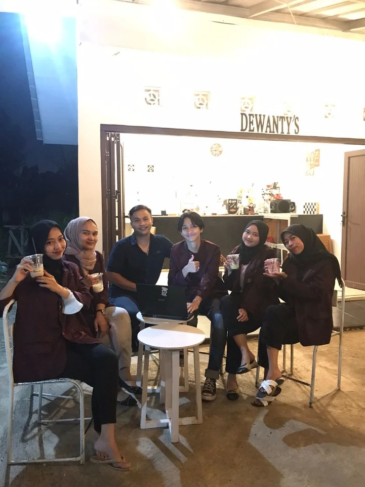 Muhammad Fauzan Hafizh selaku pemilik UMKM kedai kopi Dewanty's Coffe Shop