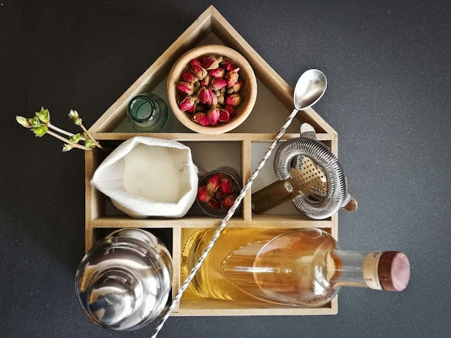 recette-cocktail-gin-sirop-de-rose,rose-des-champs,sirop-rose,madame-gin