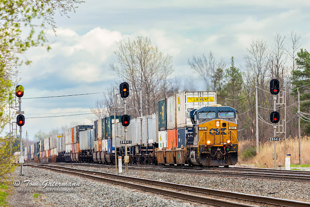 CSXT 812 leads I017-26 west at Auto 280 in this view from Brewer Rd