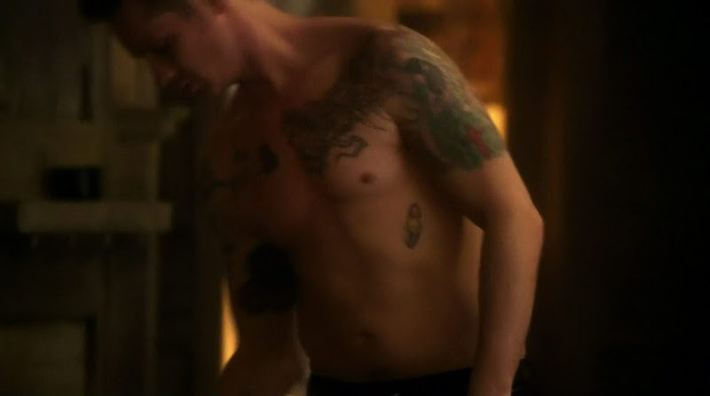 Devon Sawa Shirtless on Nikita s1e18