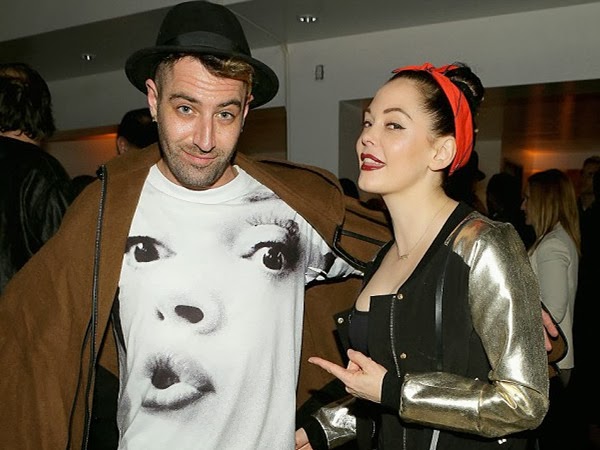What a Romantic Husband Davey Detail is for wearing a T-Shirt with the face of wife Rose McGowan printed on it.