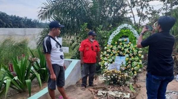 Ungkap Pelaku Teror Pembunuhan Brigadir J Foto Bareng Irjen Ferdy Sambo, Pengacara: Bukan Bharada E