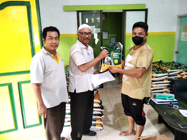 Lancar Baznas Buleleng Salurkan Zakat Fitrah 5000 Kg Beras dan 200 Paket Untuk Kecamatan Se Buleleng Selama Ramadhan