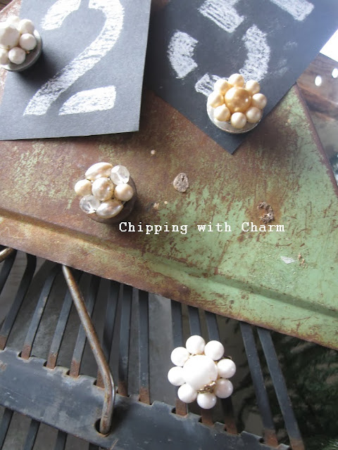 Chipping with Charm: Random Junk Christmas Tree...http://www.chippingwithcharm.blogspot.com/