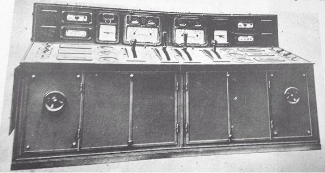 te / ss NORMANDIE, Figure 51 Manoeuvring Desk for two port side screws