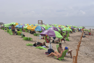 Brindará reposeras y sombrillas gratis a los turistas en Necochea