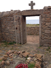 By E.V.Pita (2013) / English Cemetery of Serpent and Dune Beach 13 