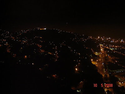 Foto do Morro São Bento em Santos (à esquerda) e da Avenida Getúlio Vargas, no Valongo em Santos - foto de Emilio Pechini