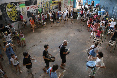 Ensaio do Cortejo da Maré no Canto do MARL com 70 jovens do projeto