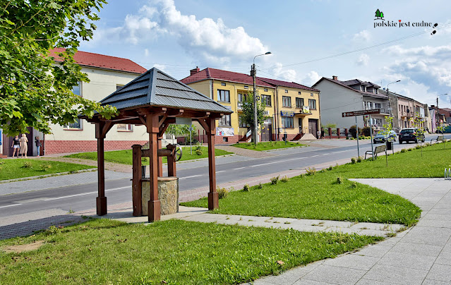 lagow-rynek-studnia