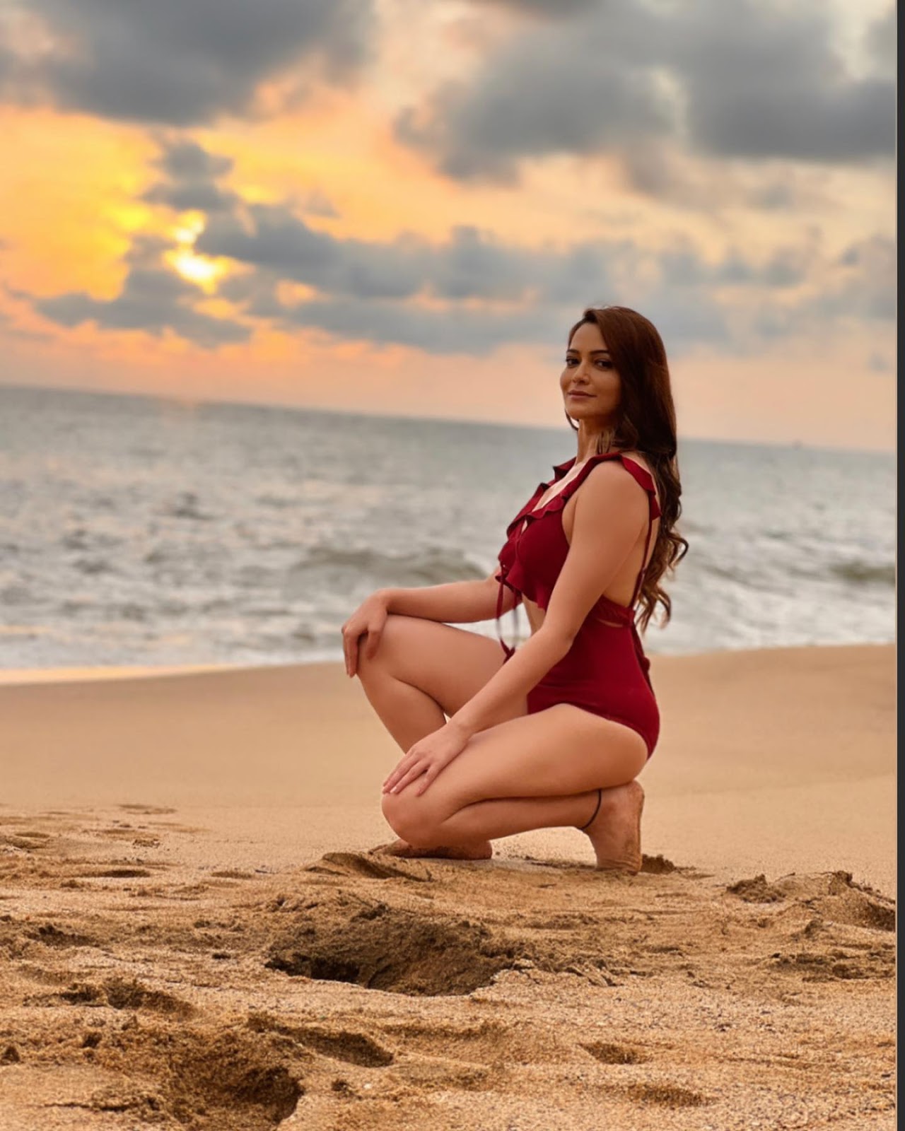 Samikssha Bhatnagar swimsuit sexy body mauka ya dhokha actress