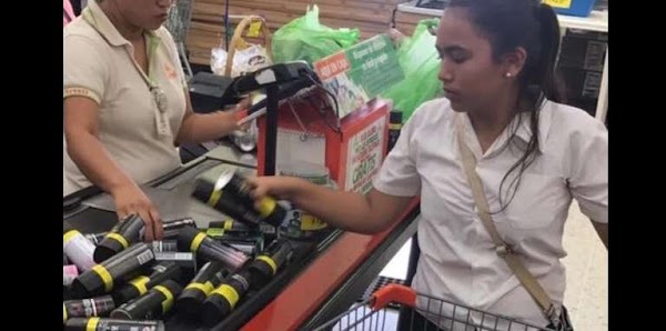 Joven se lleva alrededor de 235 desodorantes por sólo 39.90 pesitos.