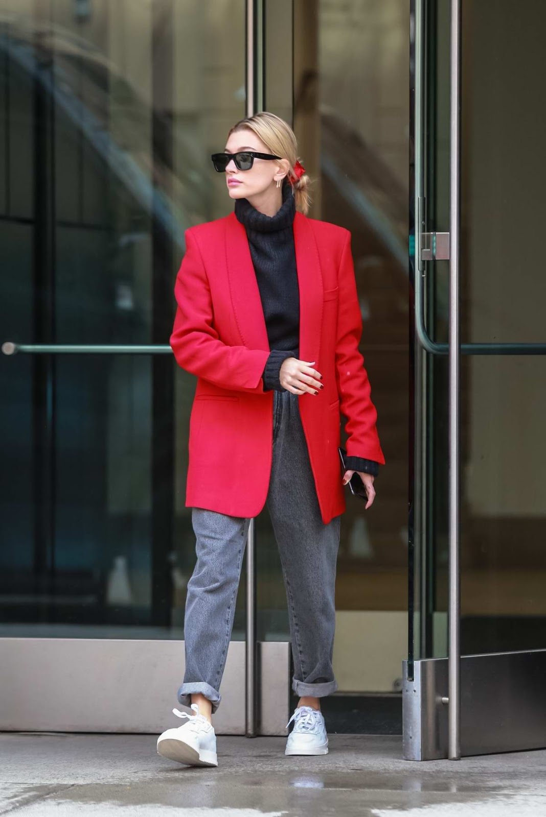 Hailey Baldwin style fashion in New York City