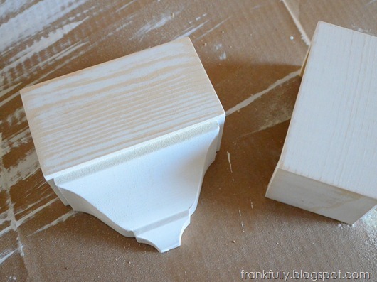 wood grain in the corbels