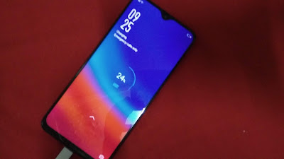 Cepatnya pengisan daya menggunakan VOOC Flash Charge Oppo F 9 (dok.windhu)