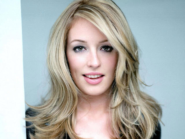 Hot Pictures of Cat Deeley