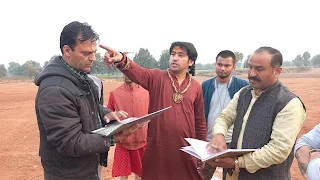 बागेश्वर धाम पर होने वाले “बुंदेलखंड के महाकुंभ” को लेकर आज पूज्य सरकार पीठाधीश्वर श्री धीरेंद्र कृष्ण शास्त्री ने कार्यक्रम स्थल पर जा कर निरीक्षण किया…  इस कार्यक्रम में आने वाले दिनों में लाखों की संख्या में देश के कोने-कोने से और विदेशों से भी लाखो की संख्या में भक्त के आ रहे है |  जिसको लेकर बागेश्वर धाम सरकार पीठाधीश्वर श्री धीरेंद्र कृष्ण शास्त्री ने आज कथा स्थल यज्ञ शाला स्थल ,अन्नपूर्णा स्थल आदि स्थलों का स्वयं पैदल और इलेक्टिक गाड़ी से जाकर के निरीक्षण किया और सभी कार्यों के प्रभारी से चर्चा की कौन सा काम कितना पूर्ण हुआ और कितना बकाया है, और उन्हें कार्यक्रम से संबंधित सभी को दिशा निर्देश दिए  इस दौरान उन्होंने सभी को विशेष रूप से स्वच्छता को लेकर कहा किं भी जो भी पेय जल की पानी टंकी हो उन्हे साफ सुथरा होना चाहिए और पर्याप्त जगहों पर व्यवस्था होनी चाहिए, यज्ञ शाला का भी निरीक्षण किया, और अन्नपूर्णा स्थल पर पहुंच कर देखा, और कहा की किसी भी श्रद्धालू को प्रसाद ग्रहण करते में कोई समस्या न हो |  जिसको लेकर उन्होंने प्रभारी को निर्देश भी दिए पूज्य गुरुदेव श्री धीरेंद्र कृष्ण शास्त्री ने पूरे कथा स्थल का निरीक्षण किया जिसमे कथा मंच, पंडाल, ग्रीन रूम लाईट, सहित सभी व्यवस्था देखी क्योंकि कथा पंडाल में 14 फरवरी से पूज्य गुरुदेव की ही कथा का आयोजन किया जाएगा, कार्यक्रम स्थल का बारीकी से निरीक्षण किया   इस दौरान उनके साथ बागेश्वर धाम विशाल महाकुंभ के कार्यों के प्रभारी मौजूद रहे, पूज्य गुरुदेव श्री धीरेंद्र कृष्ण शास्त्री ने सभी को निर्देश दिए की काम में तेजी लाय, और आने वाले किसी भी श्रद्धालु को किसी भी प्रकार की असुविधा नहीं होनी चाहिए, इस बार बुंदेलखंड महाकाकुंभ में शामिल होने वाले भगतो को जयदा पैदल नही चलना पड़ेगा, क्योंकि कार्यक्रम स्थल से मात्र 500 मीटर की दूरी पर ही 40 एकड़ जमीन पर पार्किग की व्यवस्था की गई है और न ही जाम का सामना करना पड़ेगा, क्योंकि पूरे एनएच 39 से ग्राम गढ़ा गांव तक 40 फिट चौड़ी डामर रोड प्रधानमंत्री ग्राम सड़क, और गांव के बाहर से बागेश्वर धाम मंदिर, और कार्यक्रम स्थल तक 50 चौड़ी सड़क का निर्माण कराया गया है, और मंदिर के परिक्रमा, और मंदिर परिसर 40 - 50 फिट चौड़ी आरसीसी का निर्माण कराया गया है, जिससे भगतो को परिक्रमा, मंदिर तक पहुंचने में कोई समस्या नहीं होगी |