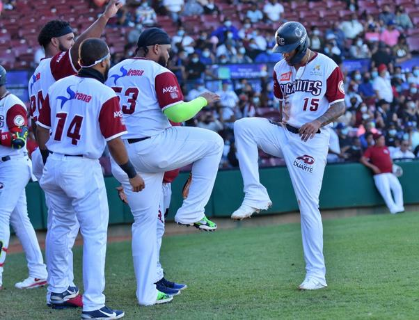 Alexander y Siri conducen la victoria de los Gigantes sobre el Licey