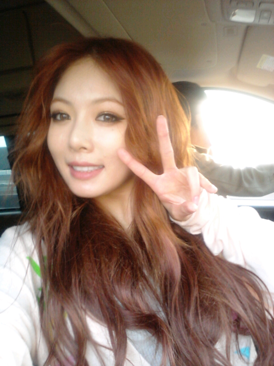 4Minute's HyunA reveals a new hairstyle  kpopunli